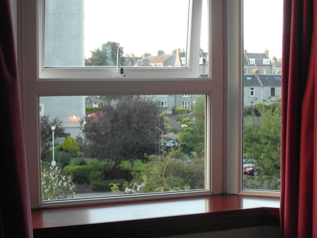 Abacus Central Guest House Абърдийн Екстериор снимка